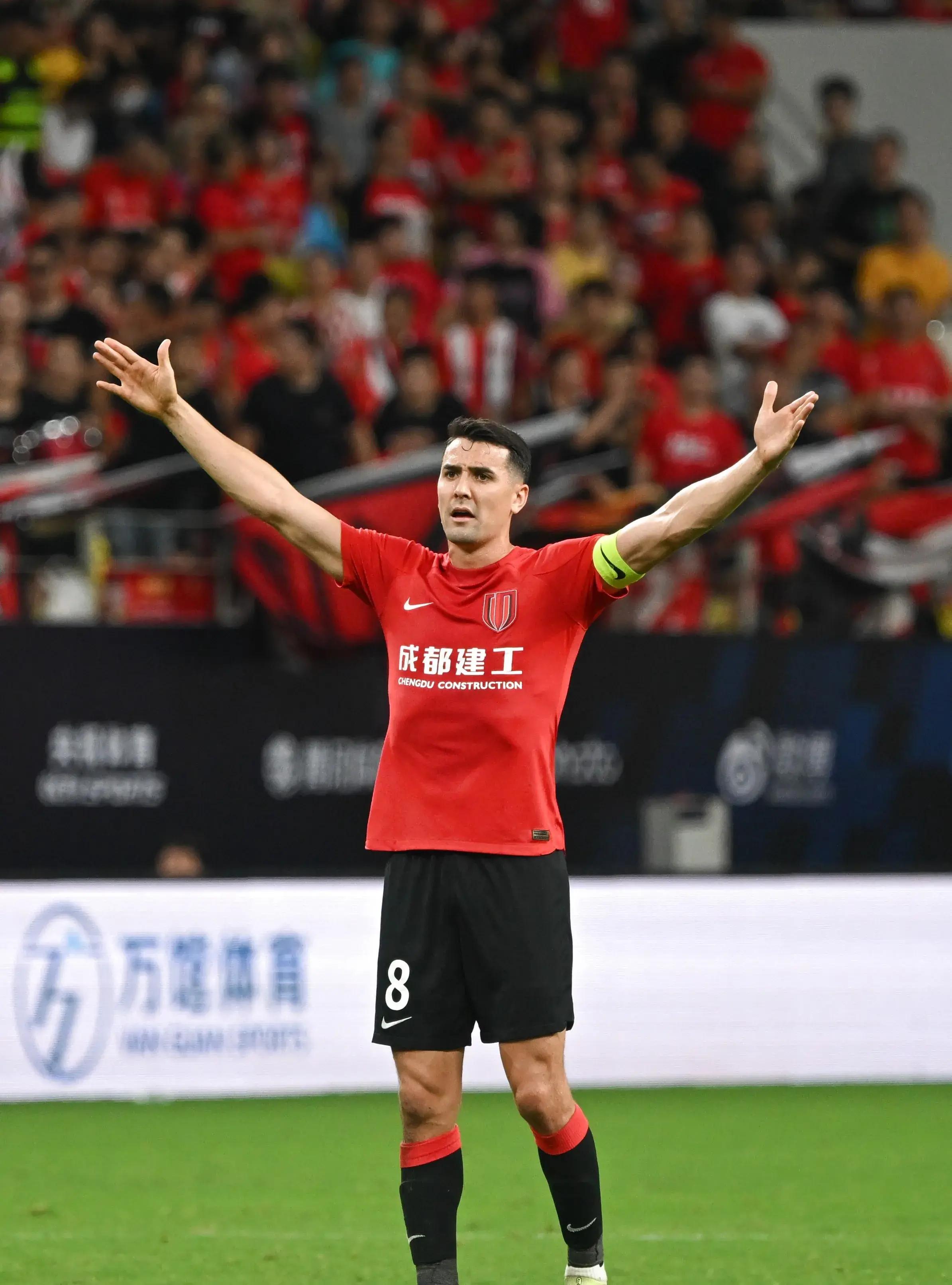 问鼎-赛地聚焦——葡超关键时刻热度飙升，尼斯防线松动，球迷炸锅，心理建设被强调(尼斯vs皇家社会比赛前瞻)